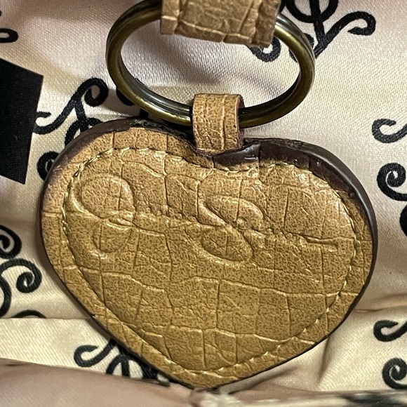 EUC- Jessica Simpson bow wristlet - Picture 5 of 5